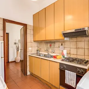 Apartment Finally In, Rom